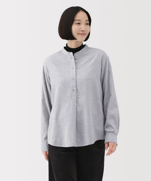 無印良品(ムジルシリョウヒン)の「婦人 両面起毛フランネルスタンドカラー長袖ブラウス(シャツ/ブラウス・レディース・ベージュ系/ダークネイビー/ライトグレー/ブラック系/アイボリー/ダークグリーン・XL/L/M/S)」の1枚目の写真
