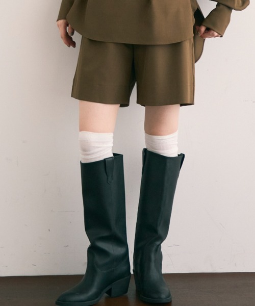 Trish(トリッシュ)の「TPUツイルタックハーフパンツ(その他パンツ・レディース・アイボリー/カーキ/ダークブラウン・MEDIUM)」の1枚目の写真
