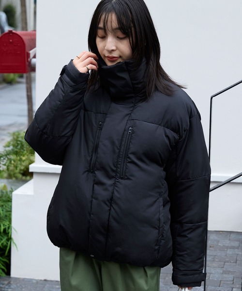 THE CRAFT CREW PRODUCTS（ザクラフトクループロダクツ）の「ビッグシルエット バイカラー ドロスト スタンドカラー  パディングジャケット【THE CRAFT CREW PRODUCTS】（ダウンジャケット/コート・レディース・アイボリー/カーキ/ブラック/ネイビー・FREE）」の10枚目の写真