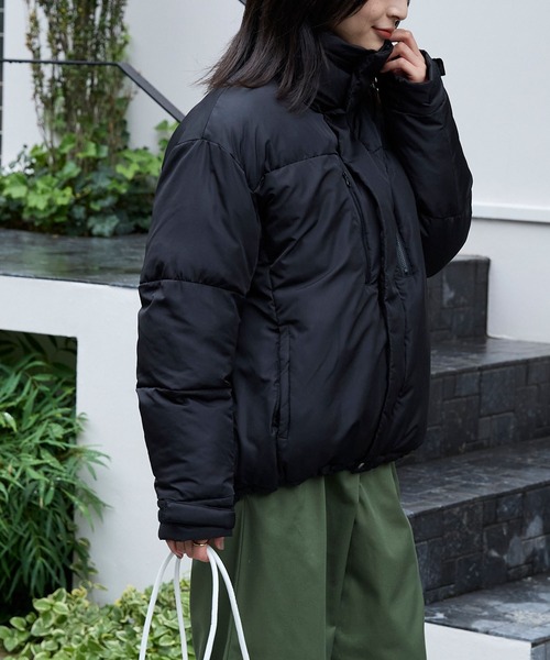 THE CRAFT CREW PRODUCTS（ザクラフトクループロダクツ）の「ビッグシルエット バイカラー ドロスト スタンドカラー  パディングジャケット【THE CRAFT CREW PRODUCTS】（ダウンジャケット/コート・レディース・アイボリー/カーキ/ブラック/ネイビー・FREE）」の12枚目の写真