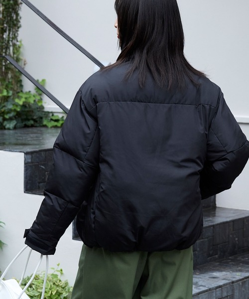 THE CRAFT CREW PRODUCTS（ザクラフトクループロダクツ）の「ビッグシルエット バイカラー ドロスト スタンドカラー  パディングジャケット【THE CRAFT CREW PRODUCTS】（ダウンジャケット/コート・レディース・アイボリー/カーキ/ブラック/ネイビー・FREE）」の14枚目の写真