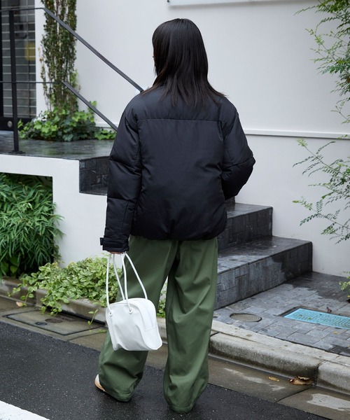 THE CRAFT CREW PRODUCTS（ザクラフトクループロダクツ）の「ビッグシルエット バイカラー ドロスト スタンドカラー  パディングジャケット【THE CRAFT CREW PRODUCTS】（ダウンジャケット/コート・レディース・アイボリー/カーキ/ブラック/ネイビー・FREE）」の16枚目の写真