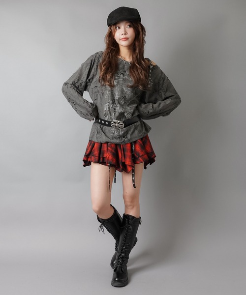 SPINNS(スピンズ)の「長袖ダメージ Tシャツ/ワンショルダー肩ベルト/ロマンスパンク(Tシャツ/カットソー・レディース・グレー/オフホワイト・ONESIZE)」の15枚目の写真