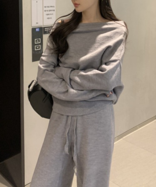 FREE STYLISTS(フリー スタイリスト)の「YUGA_YGMC Off-the-shoulder top + loose-fitting pants set(セットアップ・レディース・オフホワイト/グレー/ブラック・FREE)」の3枚目の写真