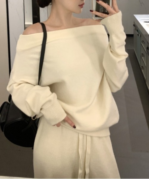 FREE STYLISTS(フリー スタイリスト)の「YUGA_YGMC Off-the-shoulder top + loose-fitting pants set(セットアップ・レディース・オフホワイト/グレー/ブラック・FREE)」の1枚目の写真