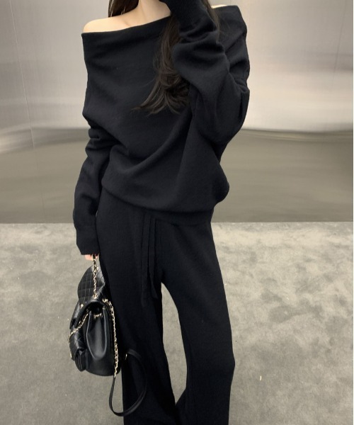 FREE STYLISTS(フリー スタイリスト)の「YUGA_YGMC Off-the-shoulder top + loose-fitting pants set(セットアップ・レディース・オフホワイト/グレー/ブラック・FREE)」の2枚目の写真