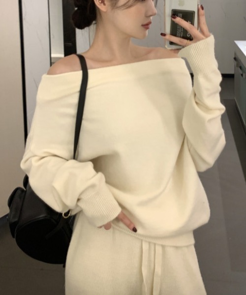 FREE STYLISTS(フリー スタイリスト)の「YUGA_YGMC Off-the-shoulder top + loose-fitting pants set(セットアップ・レディース・オフホワイト/グレー/ブラック・FREE)」の10枚目の写真