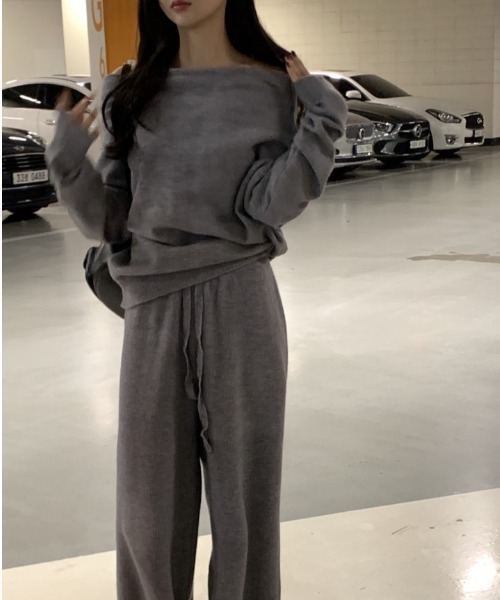 FREE STYLISTS(フリー スタイリスト)の「YUGA_YGMC Off-the-shoulder top + loose-fitting pants set(セットアップ・レディース・オフホワイト/グレー/ブラック・FREE)」の5枚目の写真