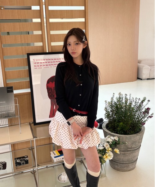 Vini（ヴィニ）の「クルーネックショートカーディガン（カーディガン/ボレロ・レディース・レッド/ブラック/グレー・FREE）」の7枚目の写真