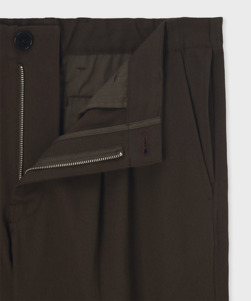 PS Paul Smith（ピーエスポールスミス）の「ハイツイストコットン ワイドテーパードパンツ / 252122 953U（その他パンツ・メンズ・ブラック/ブラウン・SMALL/MEDIUM/LARGE/X-LARGE/XX-LARGE）」の4枚目の写真