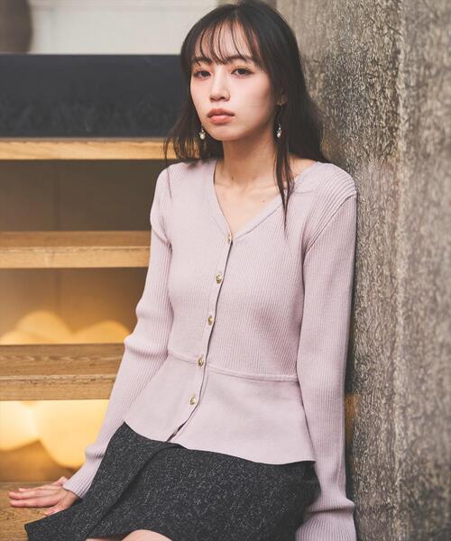 SWINGLE（スウィングル）の「ペプラムリブ金ボタンニット（カーディガン/ボレロ・レディース・ブラック/ピンク/ボルドー/クリーム/レッド/サックスブルー・FREE）」の5枚目の写真