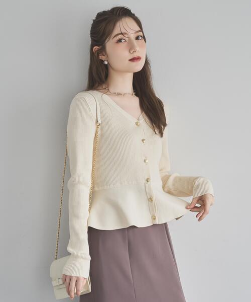 SWINGLE（スウィングル）の「ペプラムリブ金ボタンニット（カーディガン/ボレロ・レディース・ブラック/ピンク/ボルドー/クリーム/レッド/サックスブルー・FREE）」の12枚目の写真