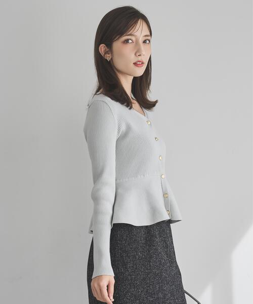 SWINGLE（スウィングル）の「ペプラムリブ金ボタンニット（カーディガン/ボレロ・レディース・ブラック/ピンク/ボルドー/クリーム/レッド/サックスブルー・FREE）」の14枚目の写真