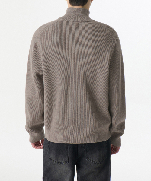 MUSINSA STANDARD（ムシンサスタンダード）の「コットンハイネックニットジップアップ[トープ]（ニット/セーター・メンズ・その他・SMALL/MEDIUM/LARGE/X-LARGE/XX-LARGE）」の2枚目の写真