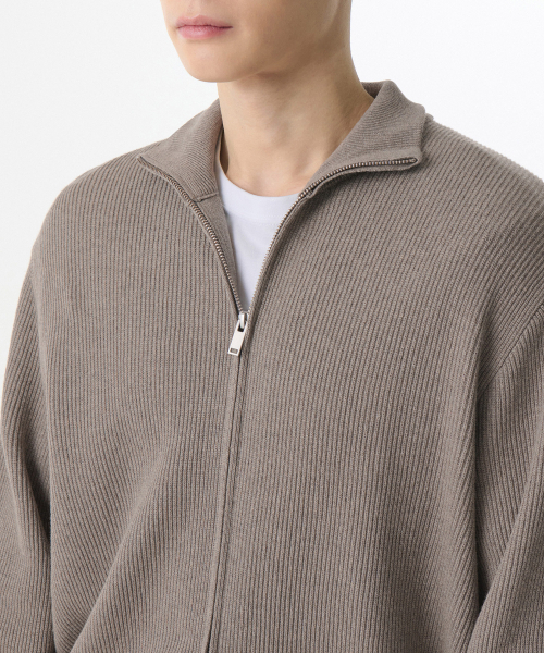 MUSINSA STANDARD（ムシンサスタンダード）の「コットンハイネックニットジップアップ[トープ]（ニット/セーター・メンズ・その他・SMALL/MEDIUM/LARGE/X-LARGE/XX-LARGE）」の4枚目の写真