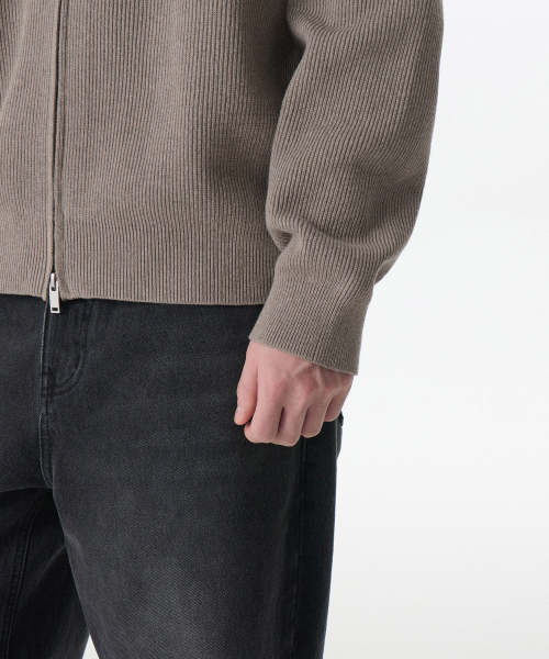 MUSINSA STANDARD（ムシンサスタンダード）の「コットンハイネックニットジップアップ[トープ]（ニット/セーター・メンズ・その他・SMALL/MEDIUM/LARGE/X-LARGE/XX-LARGE）」の6枚目の写真