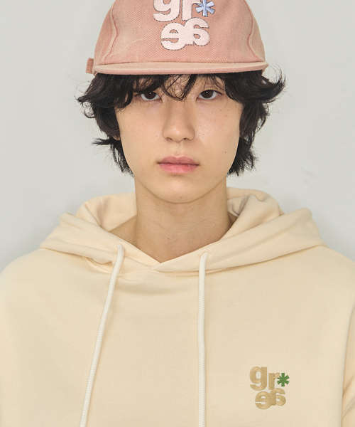 GRAVER（グレーバー）の「[ユニセックス]GRAE-S刺繍フードパーカー_クリーム（パーカー・レディース・クリーム・MEDIUM/LARGE/SMALL）」の2枚目の写真