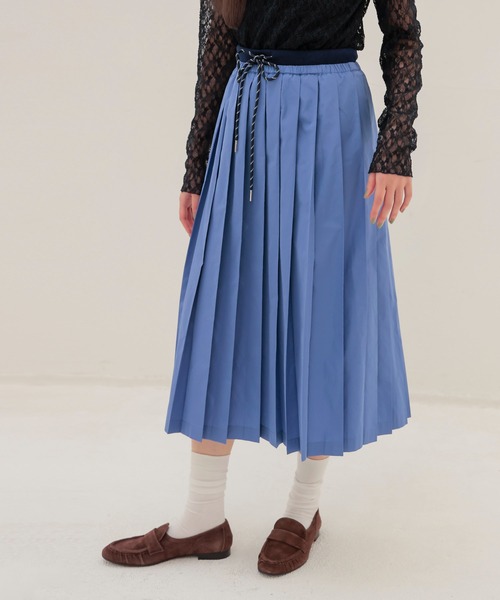 DRESSLAVE（ドレスレイブ）の「taffeta one-way tuck skirt(タフタワンウェイタックスカート)（スカート・レディース・ベージュ/ブルー・38）」の2枚目の写真