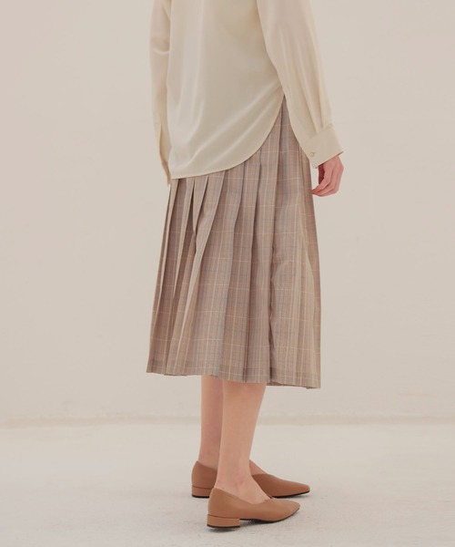 DRESSLAVE（ドレスレイブ）の「taffeta one-way tuck skirt(タフタワンウェイタックスカート)（スカート・レディース・ベージュ/ブルー・38）」の3枚目の写真