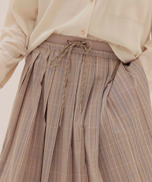 DRESSLAVE（ドレスレイブ）の「taffeta one-way tuck skirt(タフタワンウェイタックスカート)（スカート・レディース・ベージュ/ブルー・38）」の5枚目の写真