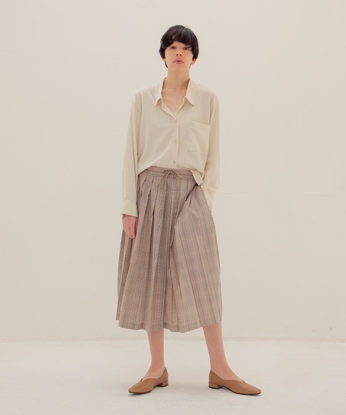 DRESSLAVE（ドレスレイブ）の「taffeta one-way tuck skirt(タフタワンウェイタックスカート)（スカート・レディース・ベージュ/ブルー・38）」の7枚目の写真