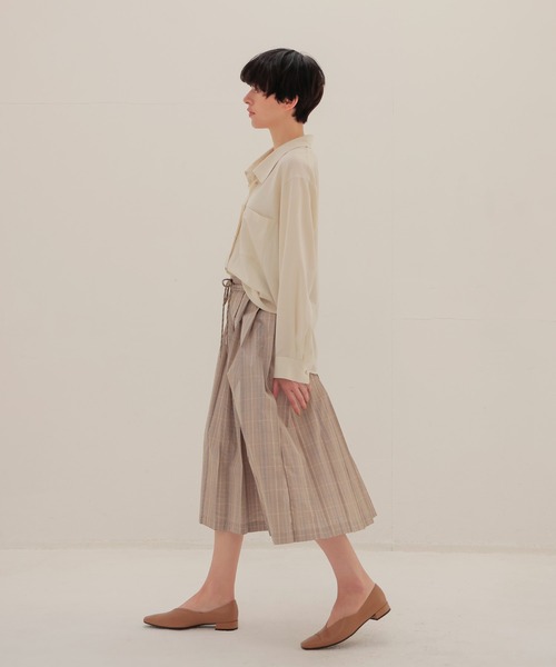 DRESSLAVE（ドレスレイブ）の「taffeta one-way tuck skirt(タフタワンウェイタックスカート)（スカート・レディース・ベージュ/ブルー・38）」の8枚目の写真