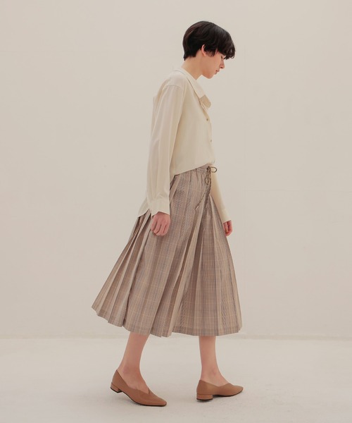 DRESSLAVE（ドレスレイブ）の「taffeta one-way tuck skirt(タフタワンウェイタックスカート)（スカート・レディース・ベージュ/ブルー・38）」の10枚目の写真