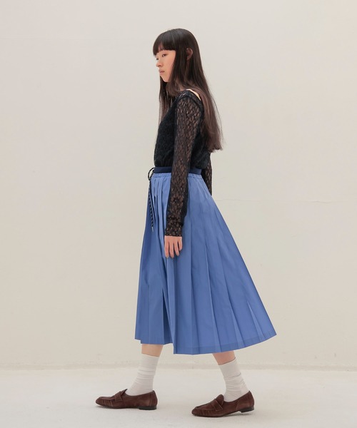 DRESSLAVE（ドレスレイブ）の「taffeta one-way tuck skirt(タフタワンウェイタックスカート)（スカート・レディース・ベージュ/ブルー・38）」の16枚目の写真