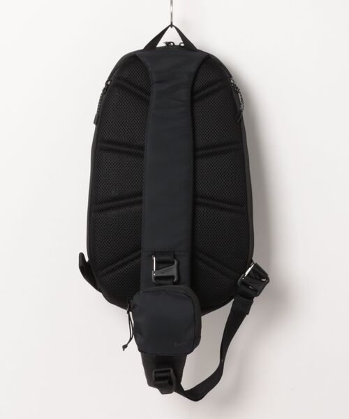 NIKE(ナイキ)の「NIKE ナイキ U COMMUTE SLING BAG バッグ FZ6132 011BLK/ANTHRA(ボディバッグ/ウエストポーチ・メンズ・ブラック・FREE)」の2枚目の写真