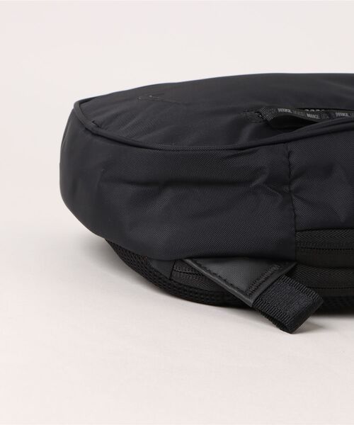 NIKE(ナイキ)の「NIKE ナイキ U COMMUTE SLING BAG バッグ FZ6132 011BLK/ANTHRA(ボディバッグ/ウエストポーチ・メンズ・ブラック・FREE)」の3枚目の写真