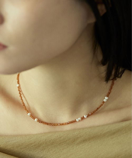 LAPUIS(ラピュイ)の「LAPUIS(ラピュイ) Silver925 by LAPUIS / Pearl & stone necklace(ネックレス・レディース・ブルー/ブラック/レッド/ブラウン・FREE)」の1枚目の写真