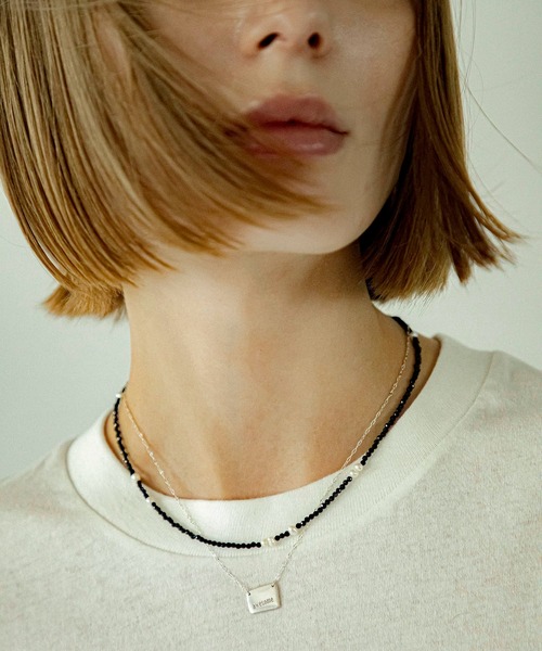 LAPUIS(ラピュイ)の「LAPUIS(ラピュイ) Silver925 by LAPUIS / Pearl & stone necklace(ネックレス・レディース・ブルー/ブラック/レッド/ブラウン・FREE)」の2枚目の写真