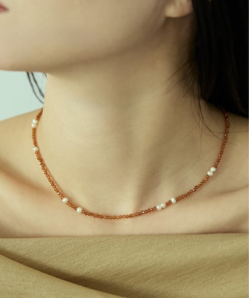 LAPUIS(ラピュイ)の「LAPUIS(ラピュイ) Silver925 by LAPUIS / Pearl & stone necklace(ネックレス・レディース・ブルー/ブラック/レッド/ブラウン・FREE)」の6枚目の写真