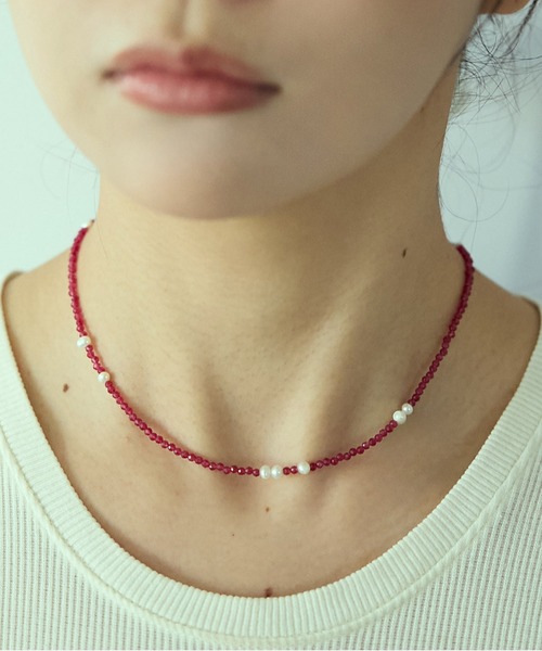 LAPUIS(ラピュイ)の「LAPUIS(ラピュイ) Silver925 by LAPUIS / Pearl & stone necklace(ネックレス・レディース・ブルー/ブラック/レッド/ブラウン・FREE)」の8枚目の写真
