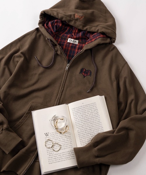 make a ray!（メイク ア レイ！）の「【72】【PLES】チェック ハートワッペン ワンポイント ショート丈 ジップパーカー/ダブルジップ/メンズ/レディース/ユニセックス（パーカー・レディース・ブラウン/ブラック/アッシュグレー・M/L）」の3枚目の写真