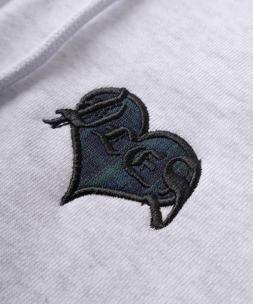 make a ray!（メイク ア レイ！）の「【72】【PLES】チェック ハートワッペン ワンポイント ショート丈 ジップパーカー/ダブルジップ/メンズ/レディース/ユニセックス（パーカー・レディース・ブラウン/ブラック/アッシュグレー・M/L）」の7枚目の写真