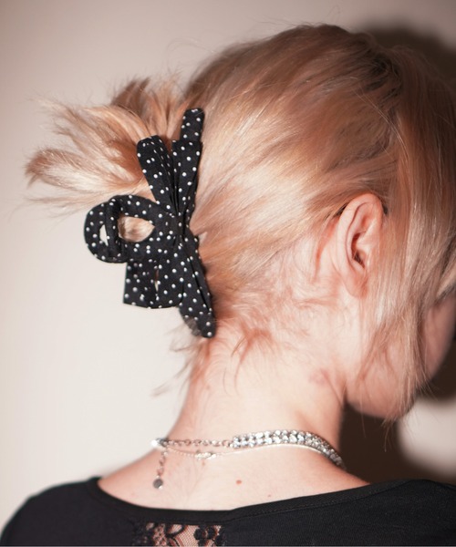 IMARI(イマリ)の「【 IMARI / イマリ 】 ドット リボン バンスクリップ(バレッタ/ヘアクリップ・レディース・ホワイト/ブラック・FREE)」の1枚目の写真