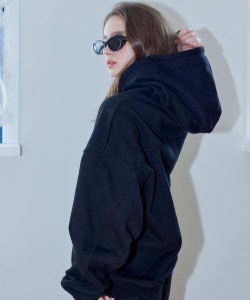 MARROT(マロット)の「パイピングフードパーカー_ブラック(パーカー・レディース・その他・MEDIUM/LARGE)」の4枚目の写真