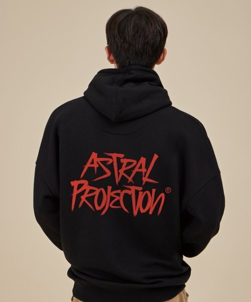 ASTRAL PROJECTION(アストラルプロジェクション)の「グラフィティレタリングオーバーサイズワイドショルダーフードパーカー_ブラック(パーカー・メンズ・その他・MEDIUM/X-LARGE/XX-LARGE/LARGE)」の3枚目の写真