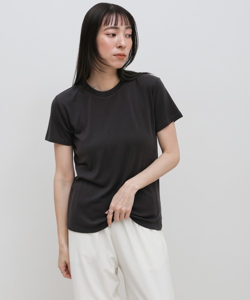 select MOCA(セレクトモカ)の「ソフトタッチシンプルデイリーTシャツ(Tシャツ/カットソー・レディース・スミクロ/ブラウン/ブラック/アイボリー・FREE)」の2枚目の写真