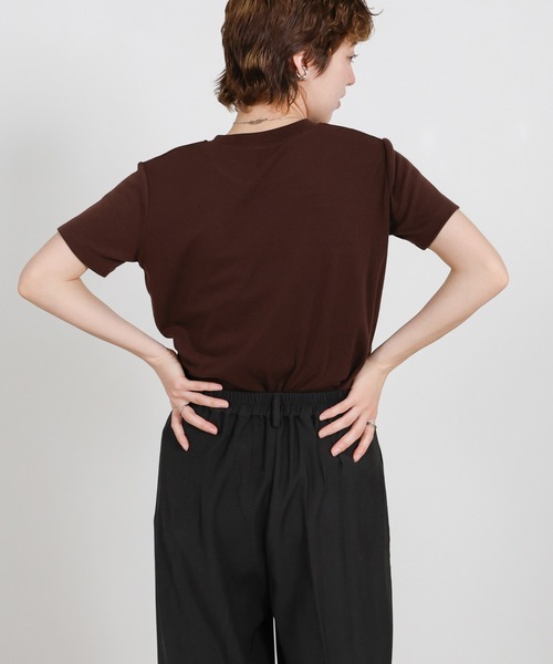 select MOCA(セレクトモカ)の「ソフトタッチシンプルデイリーTシャツ(Tシャツ/カットソー・レディース・スミクロ/ブラウン/ブラック/アイボリー・FREE)」の12枚目の写真