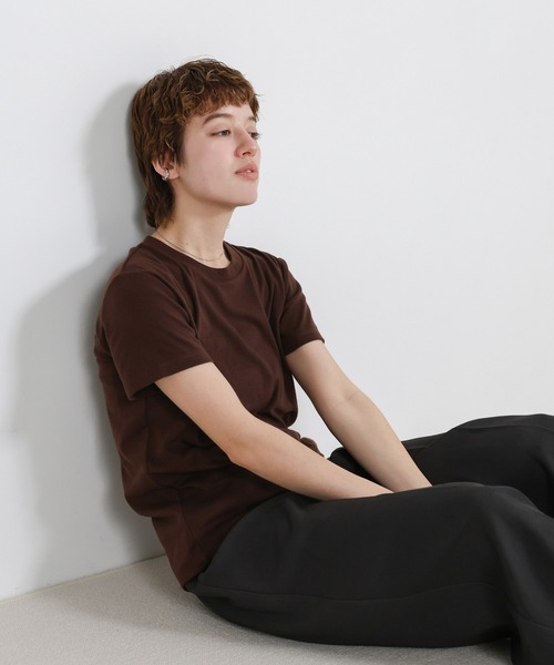 select MOCA(セレクトモカ)の「ソフトタッチシンプルデイリーTシャツ(Tシャツ/カットソー・レディース・スミクロ/ブラウン/ブラック/アイボリー・FREE)」の17枚目の写真