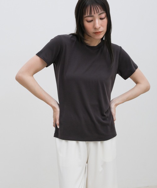 select MOCA(セレクトモカ)の「ソフトタッチシンプルデイリーTシャツ(Tシャツ/カットソー・レディース・スミクロ/ブラウン/ブラック/アイボリー・FREE)」の22枚目の写真
