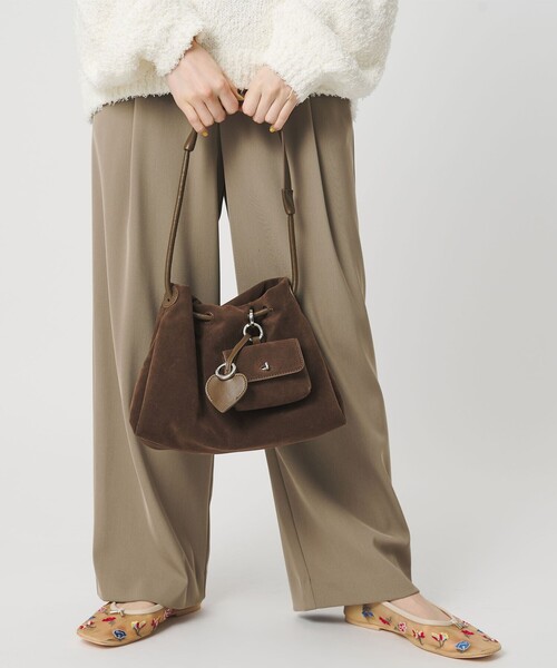 BEAUTY&YOUTH UNITED ARROWS（ビューティーアンドユースユナイテッドアローズ）の「スエードライク チャーム ドロスト バッグ（ショルダーバッグ・レディース・ダークブラウン/ベージュ・FREE）」の2枚目の写真