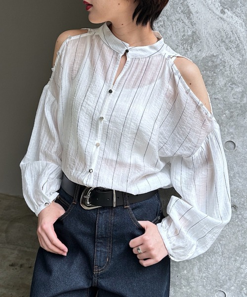 PAGEBOY(ページボーイ)の「2WAYショルダーブラウス(シャツ/ブラウス・レディース・ホワイト系その他/ブルー系その他/ブラック・FREE)」の2枚目の写真