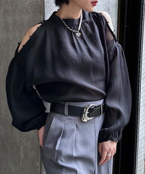 PAGEBOY(ページボーイ)の「2WAYショルダーブラウス(シャツ/ブラウス・レディース・ホワイト系その他/ブルー系その他/ブラック・FREE)」の1枚目の写真