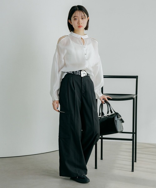 PAGEBOY（ページボーイ）の「2WAYショルダーブラウス（シャツ/ブラウス・レディース・ホワイト系その他/ブルー系その他/ブラック/オフホワイト・FREE）」の6枚目の写真