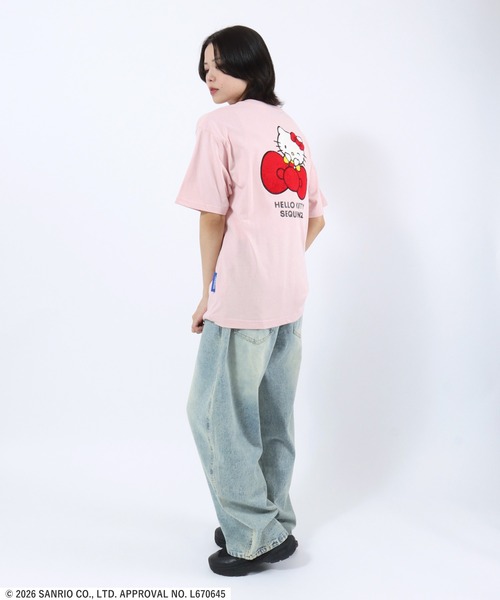 sanrio(サンリオ)の「HELLO KITTY EMBROIDERY TEE/ハローキティ サガラ刺繍 バックプリントTシャツ/ピチT・ビッグシルエット(Tシャツ/カットソー・レディース・ブラック/ライトブルー/ホワイト/ピンク・S/M/L)」の20枚目の写真