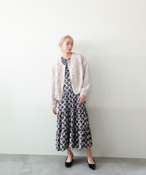 DOLLUPOOPS(ドールアップウップス)の「Lace Combination Zip-up Blouson(レース切替ジップアップブルゾン)(ブルゾン・レディース・ブラック/ベージュ・FREE)」の4枚目の写真