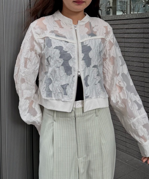 &g'aime（アンジェム）の「【&ｇ'aime 】シアージャカードブルゾン　Sheer Jacquard Blouson（ノーカラージャケット・レディース・ホワイト/ブラック・FREE）」の2枚目の写真